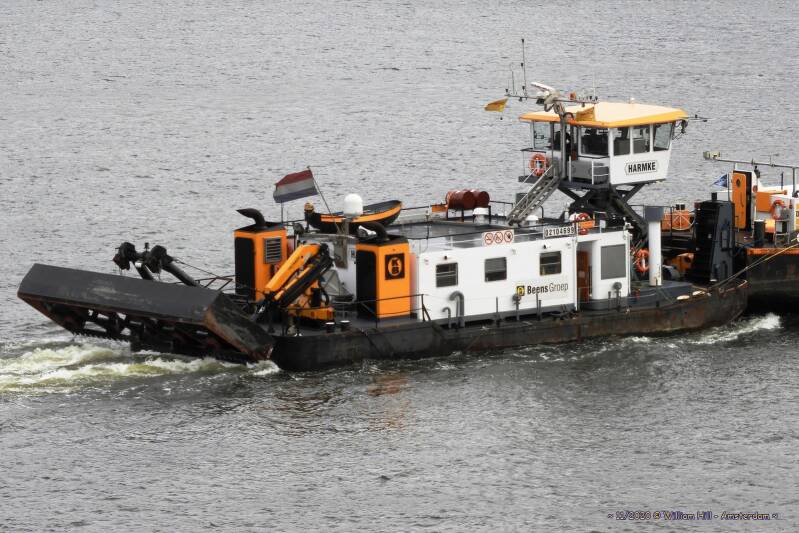 17, pushboat HARMKE with dredging equipment
