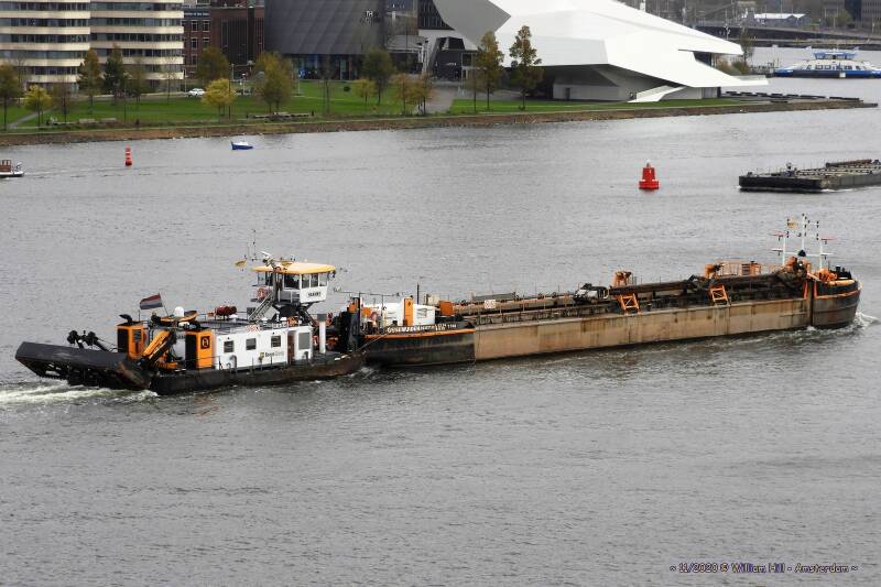 HARMKE pushing a dredging barge