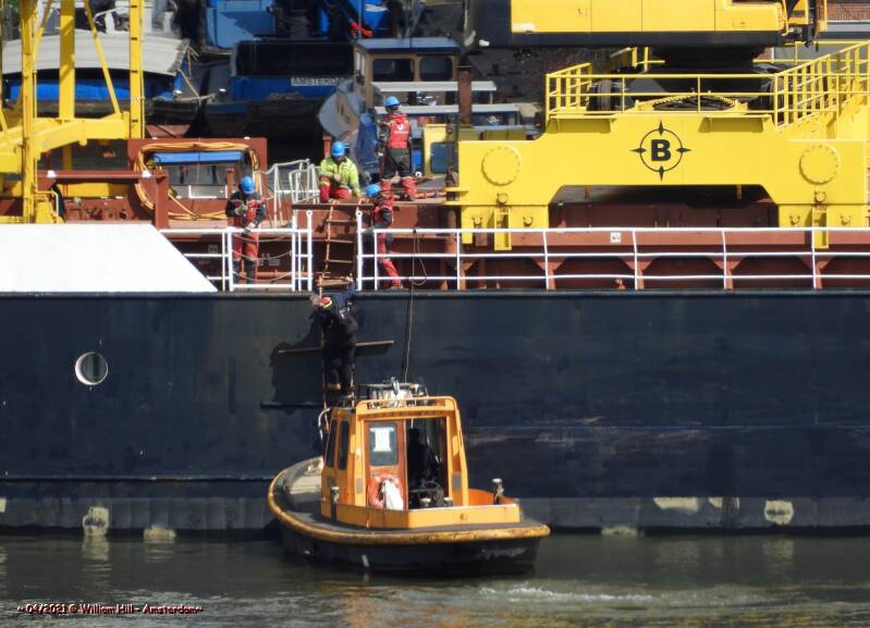 KP-19, with harbor-pilot