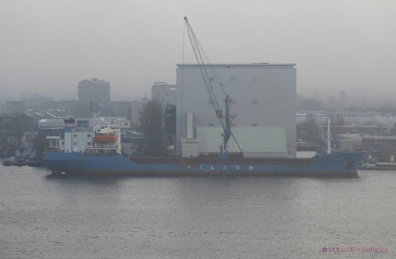 9:23, Ah, there is the WILSON REEF, arrived at 2.30 last night