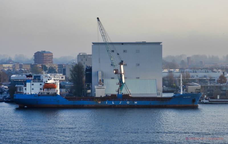 10:17, we see now much better the WILSON REEF  (104X16m)