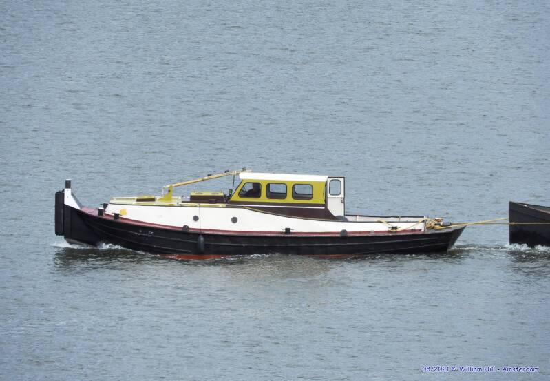 small tug  ..with no name..