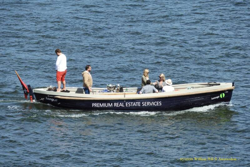 LISTINGS 1, a nice passenger doing the dishes