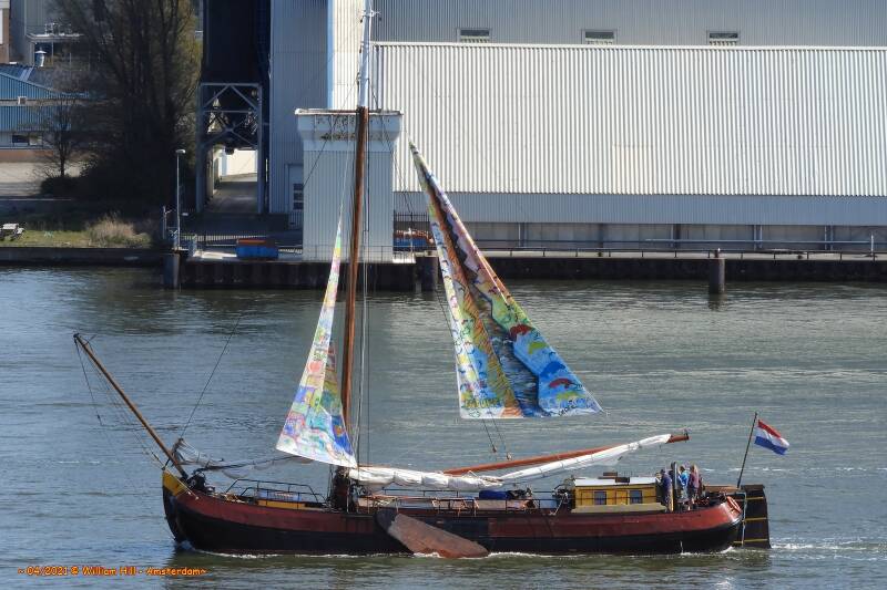 sailboat VRIJBUITER again, ....forgot something?