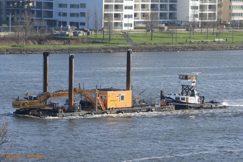tug EEMSHORN with transport KB1603