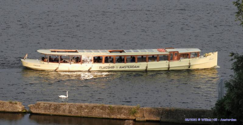 and to do some Boatwatching, here the TITANIC is passing