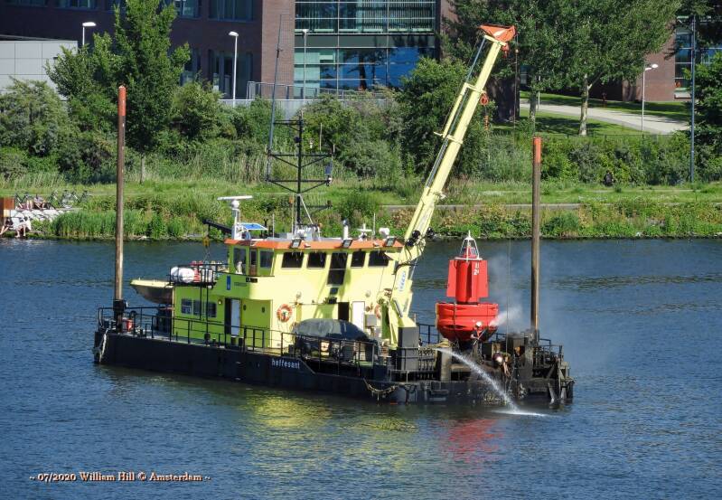 Buoylayer HEFFESANT cleaning the IJ2A