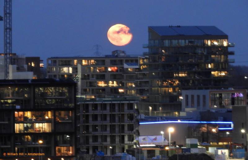 that&#039;s a huge light ball