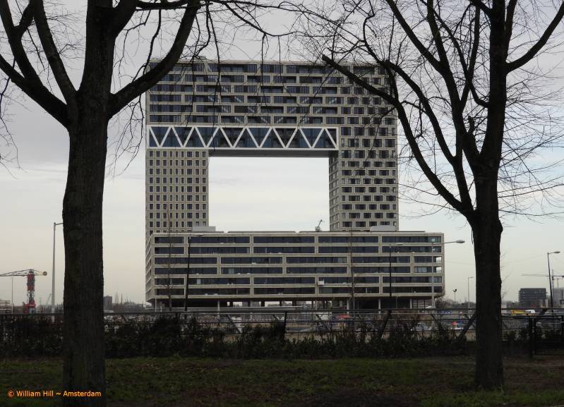 Pontsteigergebouw, alias the shithouse