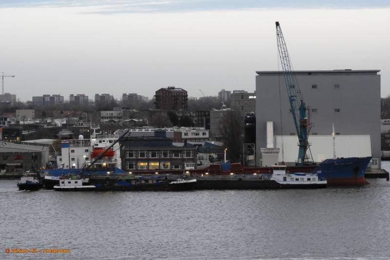 WILSON ROSS at OMYA with three tankers and crane