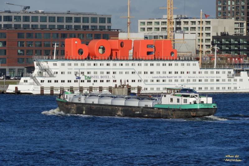 'Realengracht' with in background the Botel