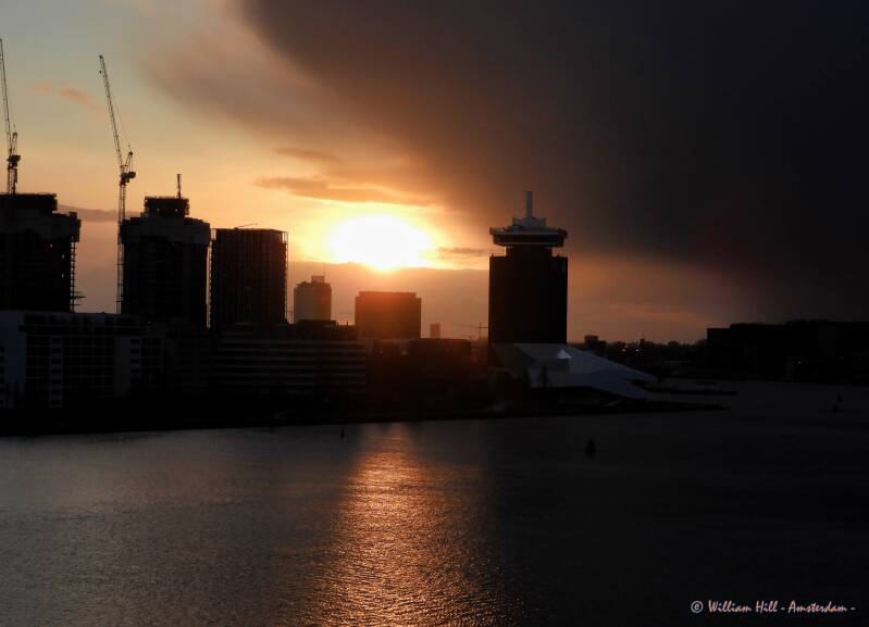 a minute later and closer look