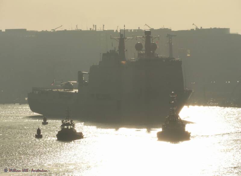 (10) Departure of Dutch navy ship L800 ROTTERDAM in morning fog with PA4 ATHENA and SVITZER TYPHOON