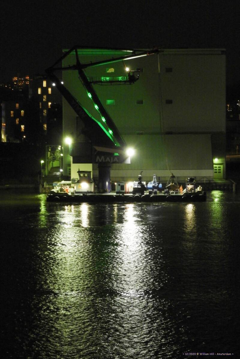 22:48, MAJA crane ENTERPRISE arrive