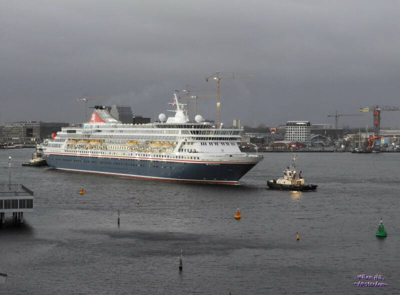 (09.12) - in the afternoon with a bit stormy weather , passengership 'Balmoral' arrives
