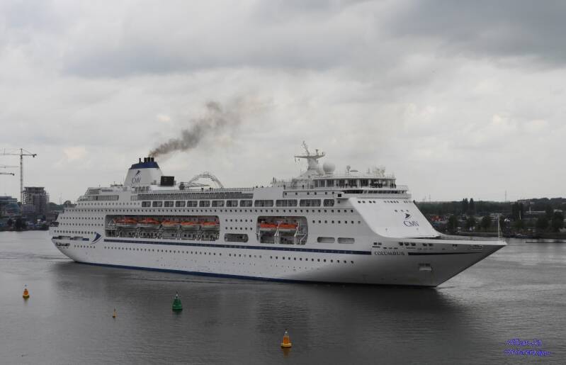 and just after CS departed, passengership COLUMBUS (245x32m) arrives