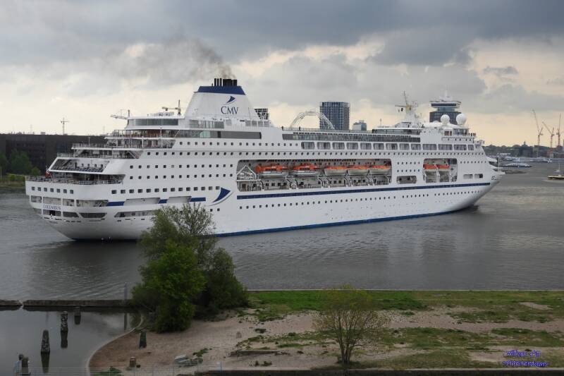 passengership COLUMBUS passing Stenenhoofd