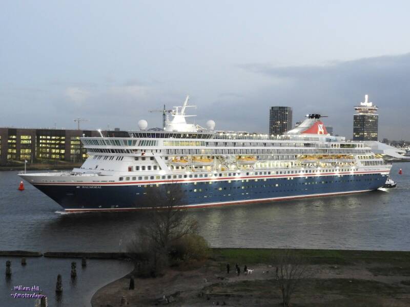 (10.12) - 'Balmoral' near the old breakwater 'het Stenenhoofd'