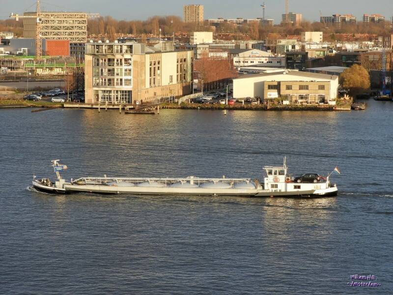 (11.12) - inlandtanker 'Aqua Vita'