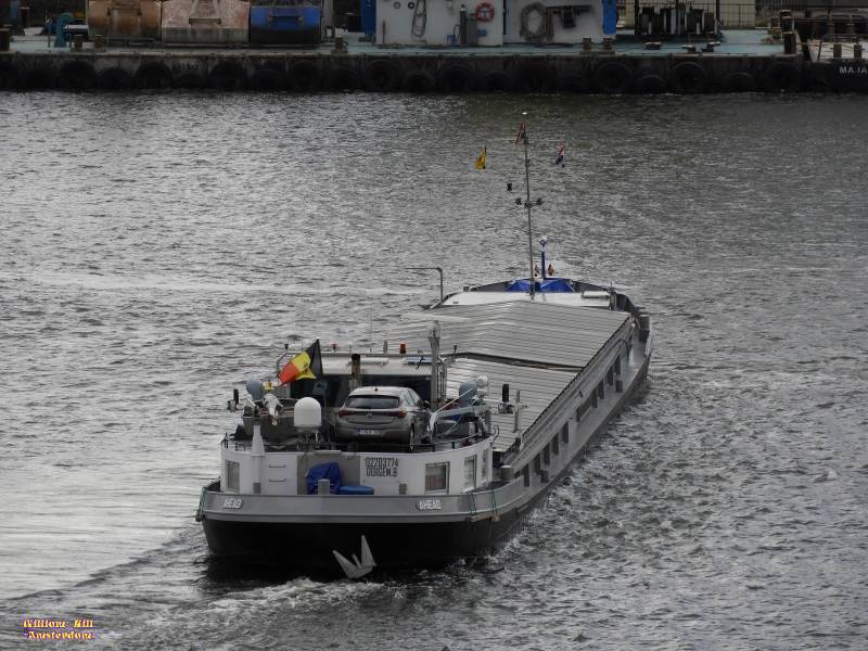 cargo 'Ahead',  with the earlier unloaded load of Wilson Volos