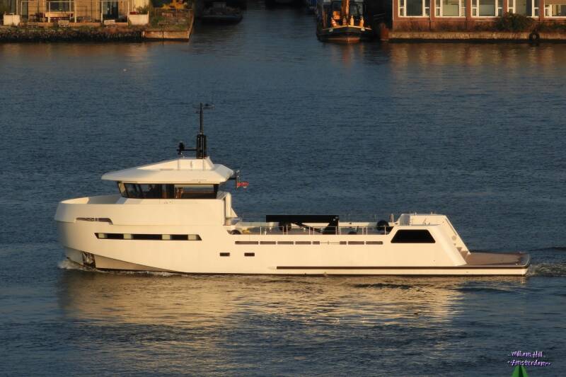 (14.12) - pleasure craft 'Wally Shadow'