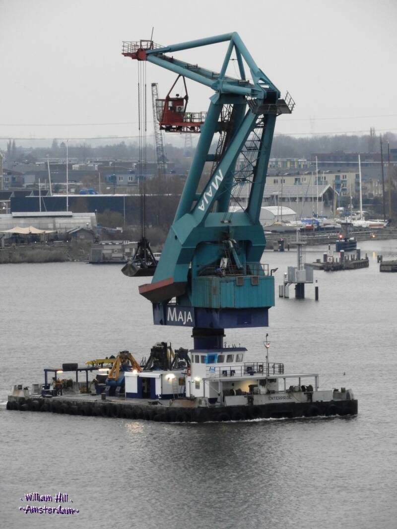 (15.12) - floating MAJA crane 'Enterprise' going to OMYA