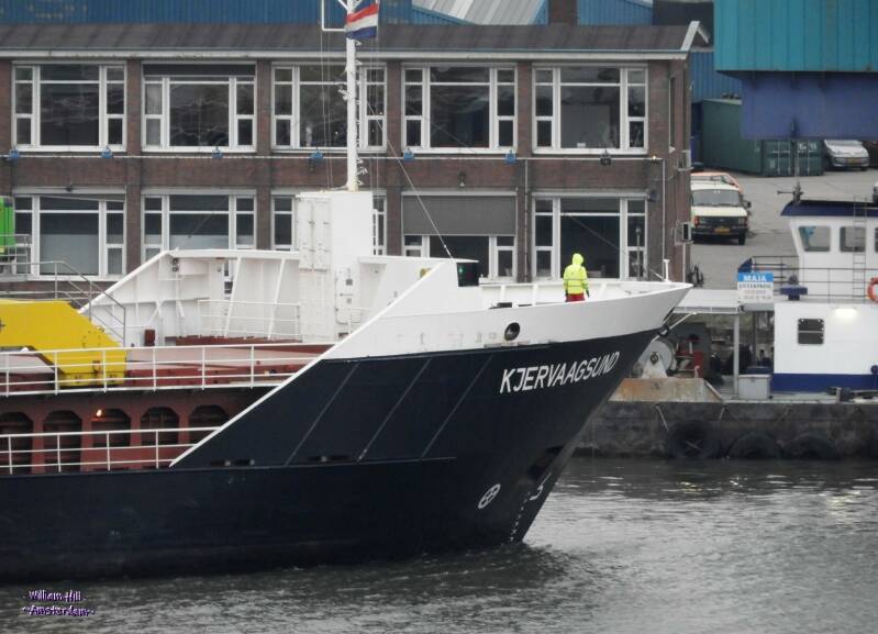 (15.12) - only one person, to cold for two..?