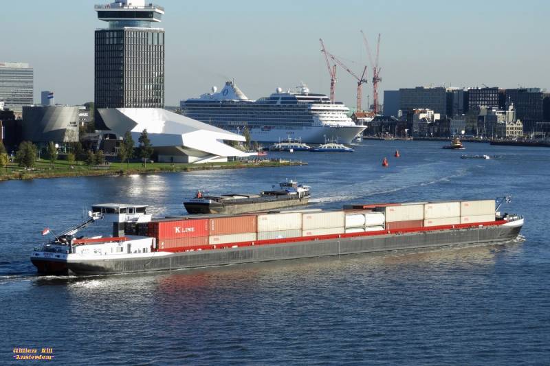 'Saron', 'Sanderos', some ferries, 'PA5', 'Marina'