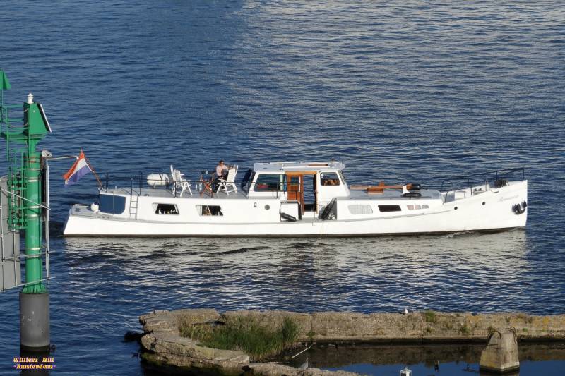 pleasureboat 'Romanow'
