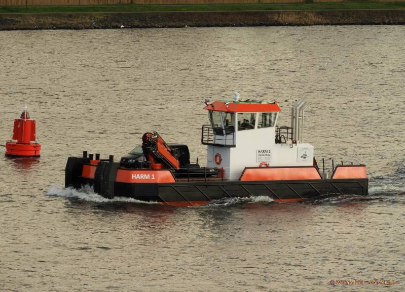 HAM 1, the skipper sees me