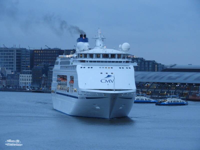 (22.12) passengership 'Columbus' departing