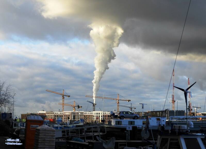 (24.12) a Cloudmaker - former Houthaven, building-cranes and chimmney of the nuon powerstation