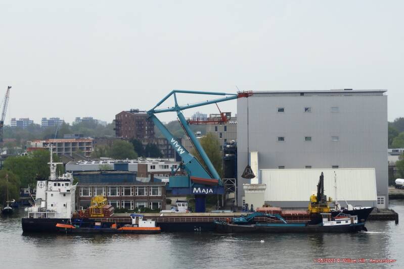 TITRAN with Maja crane ENTERPRISE and waste collecting ships