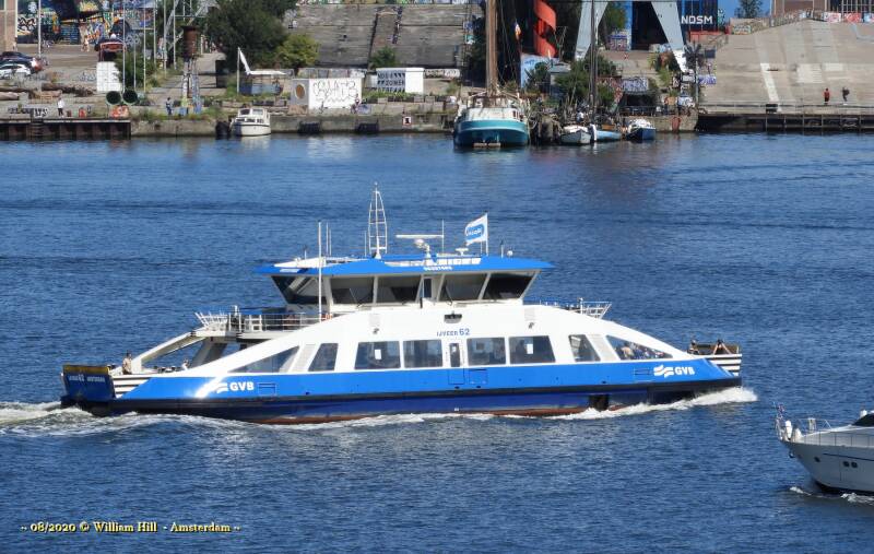 between all those pleasureboats IJVEER 62, see a way through and speeding to the other side