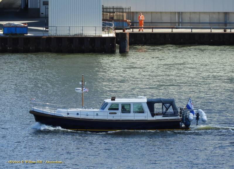 04/08, pleasureboat AKERSHORN (and a workman at Omya)