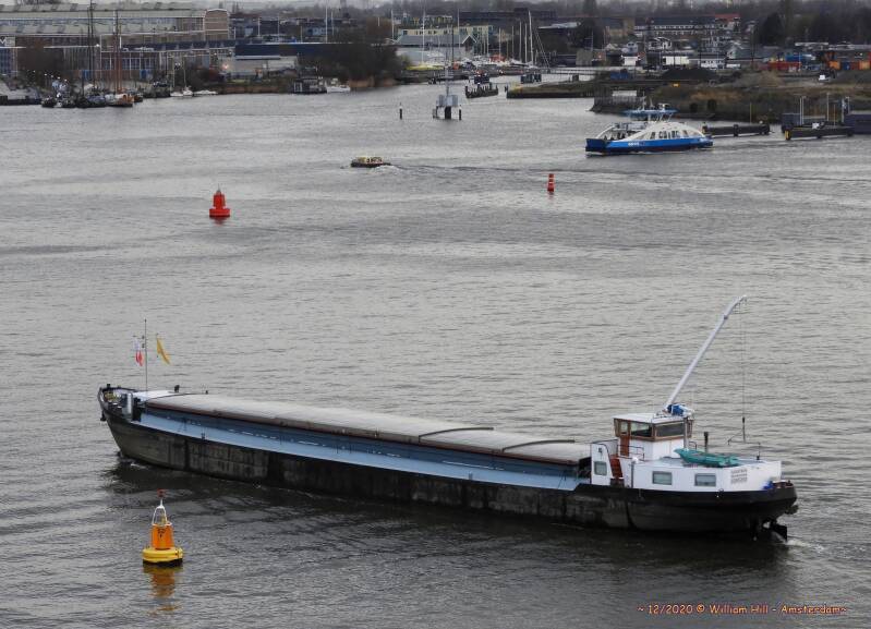 and going to make berth in the Oude Houthaven 