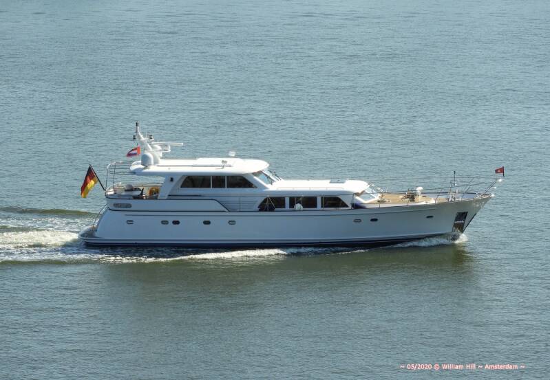 (09) - pleasureboat GLORIA