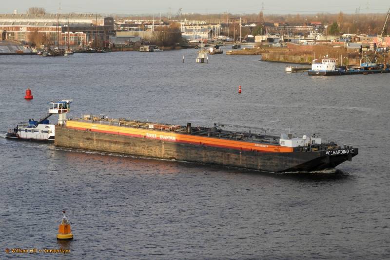 barge VOLHARDING 12 pushed by KYLE