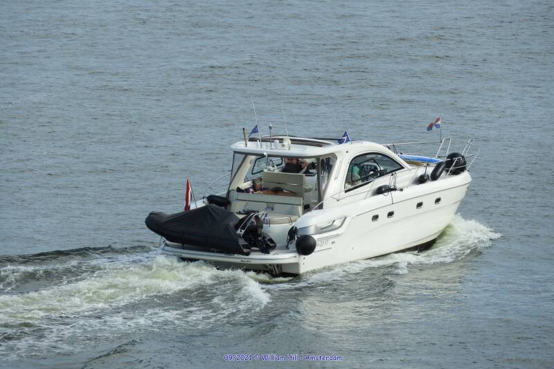 pleasureboat C&#039;est La Vie