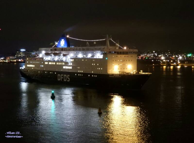 (31.12) 22:40  passengership DFDS Princess Seaways arrives