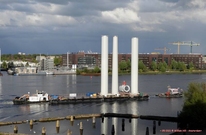 CHELSEA B.  +  SUMUS UMBRA  with windmill transport