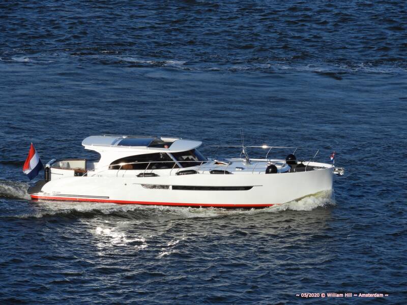 pleasureboat SURVIVOR