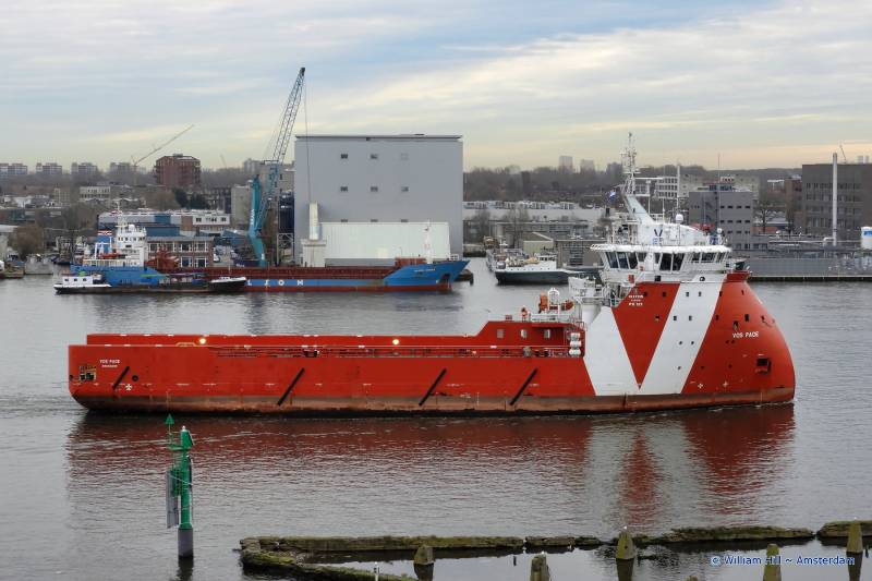 (20)  -  VOS PACE with in background Wilson Harrier at OMYA