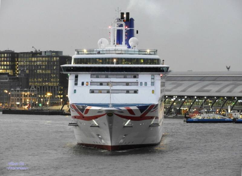 (02.01)  passengership  'Aurora'  (270x33m)