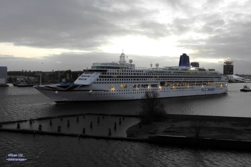 (02.01)  passengership  'Aurora'  (270x33m)