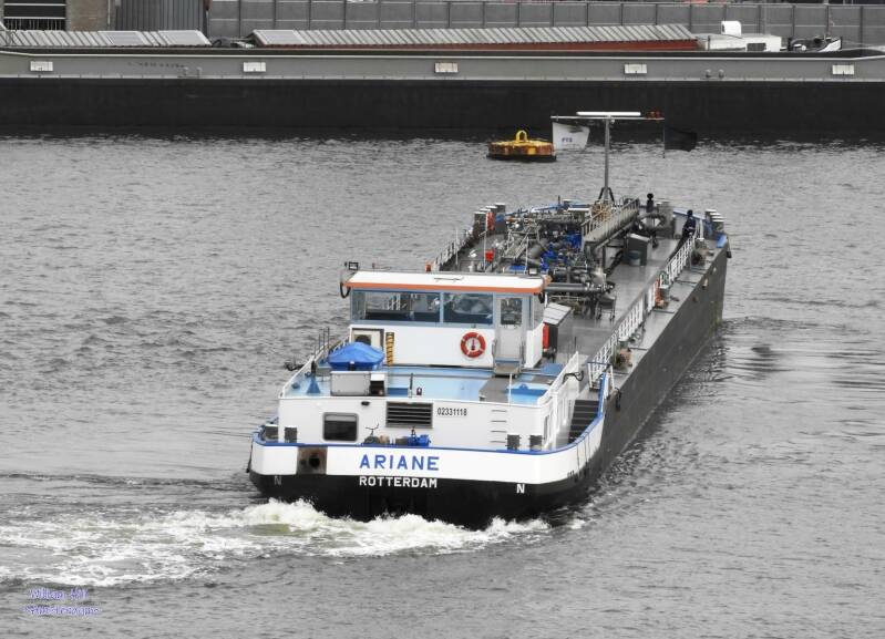 (02.01)  inlandtanker  'Ariane' with fuel for Wilson Malm  