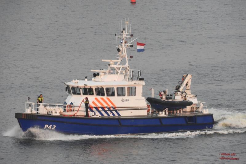 Speeding policevessel P42