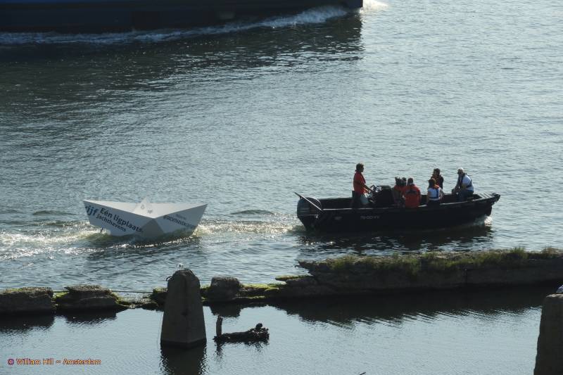 (24)  -  funny commerce for a marina