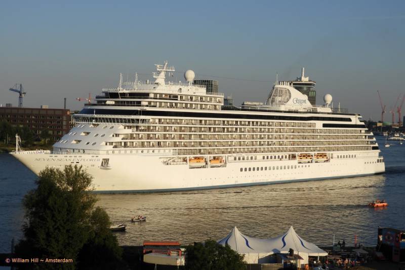 SEVEN SEAS EXPLORER / Stenenhoofd