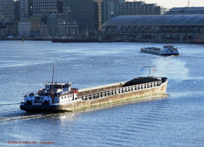 cargo ROYAAL  and tanker BOREAS